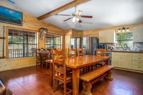 Miracle Springs Ranch Lodge in Rio Frio (TX)