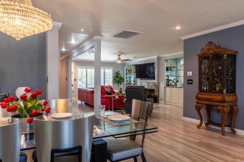 Stunning, Quiet Pvt Luxe Home! King Bed, Jacuzzi, Fire Pit, BBQ! Beautiful!, Лос-Анджелес (фото 9)