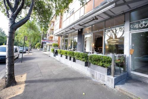 Eggie's Nest - Luxury Inner City Apartment - image 3