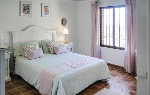 Amazing home in Frigiliana w/ WiFi Outdoor swimming pool and 3 Bedrooms - image 3