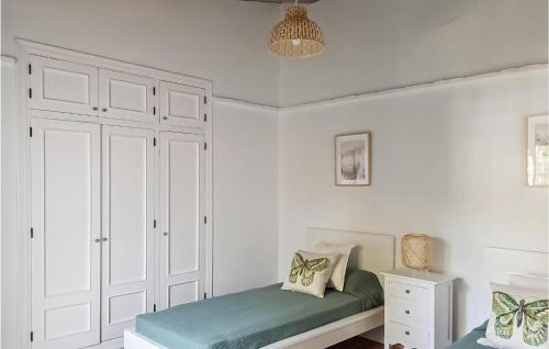 Amazing home in Frigiliana w/ WiFi Outdoor swimming pool and 3 Bedrooms - image 4