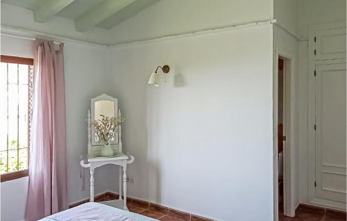 Amazing home in Frigiliana w/ WiFi Outdoor swimming pool and 3 Bedrooms - image 10