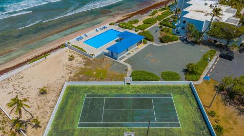 tennisbana, Gorgeous Ocean Views! Welcome to Bella Breeze! BeachFront 2BR 2BA in St. Croix