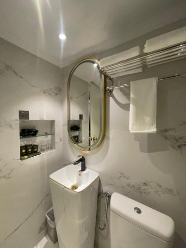 Grand Eska Hotel & Suites Batam Room Type - Escape Deluxe With Balcony