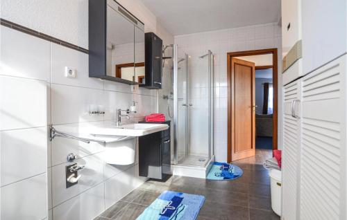 Vannas istaba, Awesome Apartment In Wusterhusen in Wusterhusen