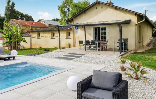 Stunning Home In Montreuil Bellay With 3 Bedrooms, Outdoor Swimming Pool And Heated Swimming Pool - Location saisonnière - Montreuil-Bellay