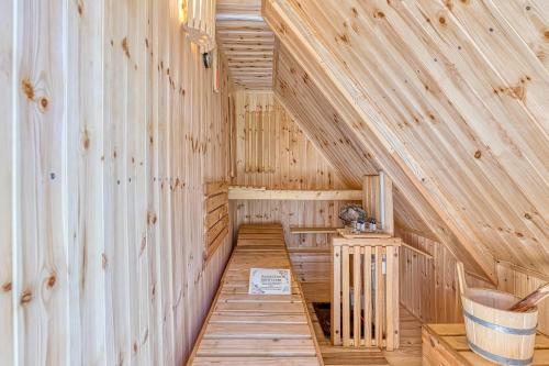 Sauna, Fani's Riverside Home with Sauna & Beach - Happy Rentals in Fara