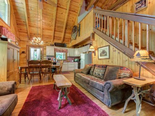 Buckhorn, 2 Bedrooms, Sleeps 6, WiFi, Jetted Tub, Fireplace, Hot Tub in Gatlinburg, USA