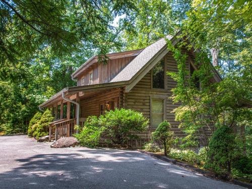 Buckhorn, 2 Bedrooms, Sleeps 6, WiFi, Jetted Tub, Fireplace, Hot Tub in Gatlinburg, USA
