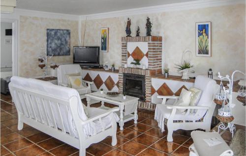 Beautiful home in Nerja w/ Outdoor swimming pool Outdoor swimming pool and 4 Bedrooms - image 13