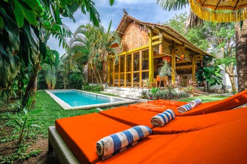 Villa Pagoda, Sumptuous 4BR Villa with Tropical Vibes in Seminyak