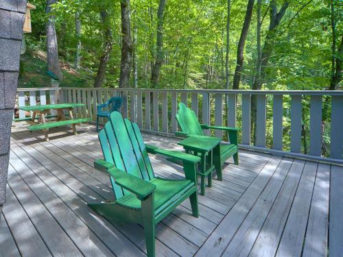 Sweet Blessings, 2 Bedroom, Pool Access, WiFi, Fireplace, Views, Sleeps 6 in Gatlinburg, USA
