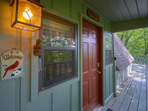 Sweet Blessings 2 Bedroom Pool Access WiFi Fireplace Views Sleeps 6 - image 14