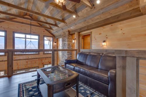 Great Smoky Lodge 7 BR New Construction Pets WiFi Hot Tub Sleeps 20 - image 6