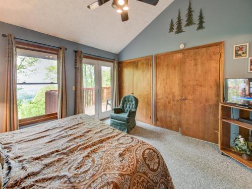 Above and Beyond 2 Bedrooms Sleeps 6 Private Amazing View Hot Tub - image 11