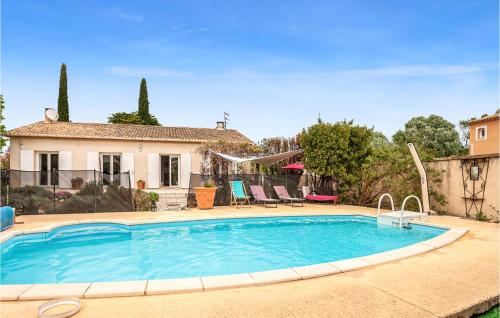 Nice Home In Vedne With Outdoor Swimming Pool, Wifi And 2 Bedrooms - Location saisonnière - Vedène