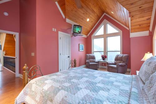 Cajun Spice, 2 Bedrooms, Mountain View, Hot Tub, WiFi, Sleeps 6 in Gatlinburg, USA