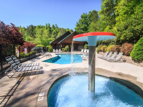 Americana, 2 Bedrooms, Sleeps 6, View, Pool Access, Hot Tub, Fireplace
