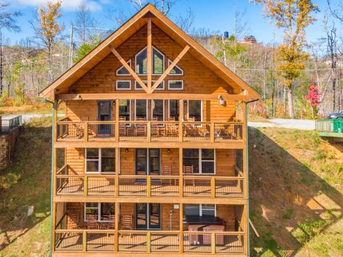 All About The View, 6 Bedrooms, Theater, Mountain View, New Construction, Sleeps 12 in Gatlinburg, USA