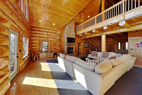 Pinnacle Chalet in Gatlinburg, USA