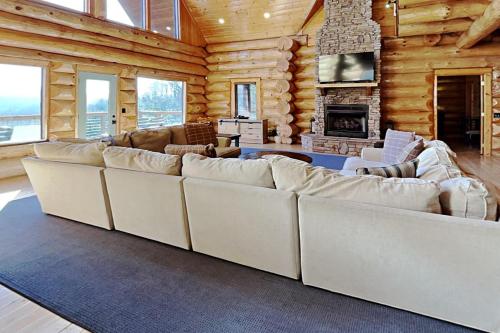 Pinnacle Chalet in Gatlinburg, USA