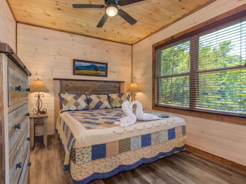 Three Little Bears 3 BRs Pool Hot Tub Game Room Sleeps 10 - image 11