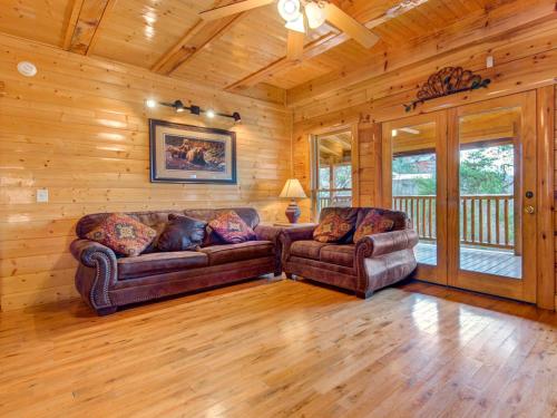 Moonlight Lodge 8 Bedrooms Hot Tub Wi-Fi Pool Sleeps 40 - image 26