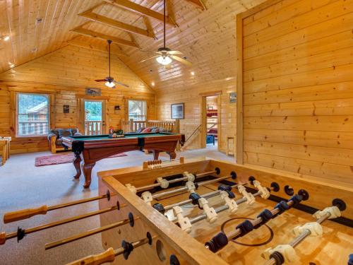Moonlight Lodge 8 Bedrooms Hot Tub Wi-Fi Pool Sleeps 40 - image 43