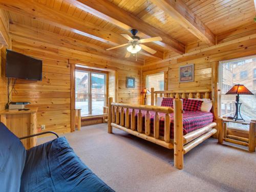 Moonlight Lodge 8 Bedrooms Hot Tub Wi-Fi Pool Sleeps 40 - image 31