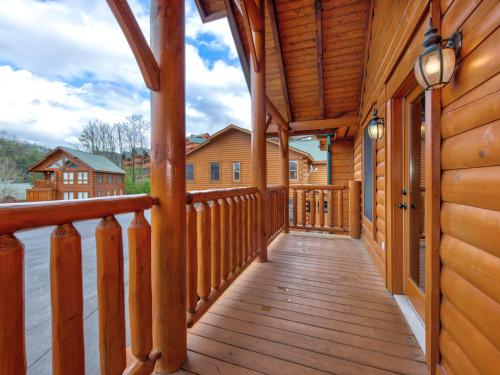 Moonlight Lodge 8 Bedrooms Hot Tub Wi-Fi Pool Sleeps 40 - image 22