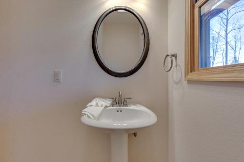 Orchard Hideaway 3 Bedrooms Fireplace WiFi Gas Grill Sleeps 6 - image 14