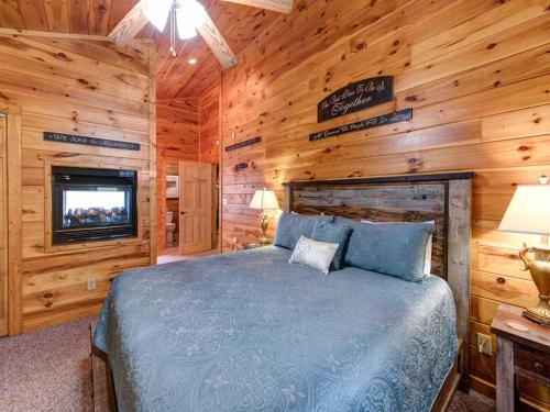 Tender Moments, 1 Bedroom, Sleeps 2, Private, Mountain View, Hot Tub