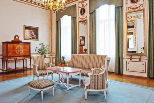 Grand Hotel - image 13