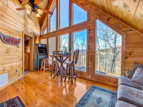 Bear's Eye View 4 Bedrooms Sleeps 14 Home Theater Gaming Hot Tub - image 11