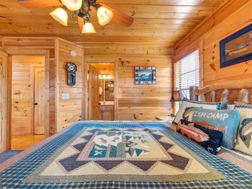 Bear's Eye View 4 Bedrooms Sleeps 14 Home Theater Gaming Hot Tub - image 13
