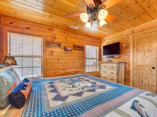 Bear's Eye View 4 Bedrooms Sleeps 14 Home Theater Gaming Hot Tub - image 2