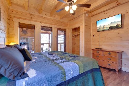 Back to Nature 2 Bedroom Fireplace Hot Tub WiFi Pet Friendly Sleeps 6 - image 7