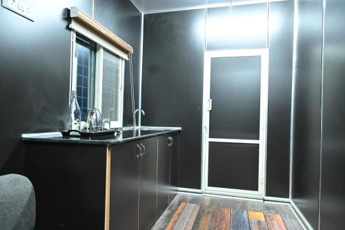 فيلا 1000 متر مربع من 5 غرفة و5 حمام خاص في Sakleshpur (ViGo Homes) in Sakleshpur