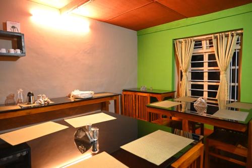 فيلا 1000 متر مربع من 5 غرفة و5 حمام خاص في Sakleshpur (ViGo Homes) in Sakleshpur