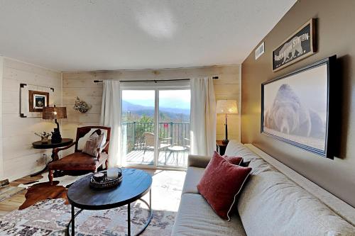 The Bear Hug - Deer Ridge Mountain Resort E107 - Apartment - Gatlinburg