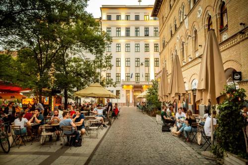 Sunny Dots Apartment - Free Parking! - Budapest