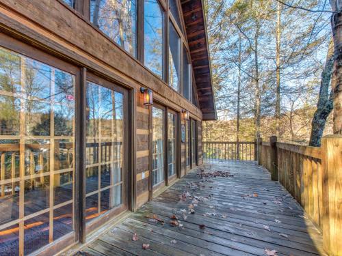 Bear Cave Haus, 2 Bedrooms, Fireplace, Hot Tub, Pool Table, WiFi, Sleeps 8