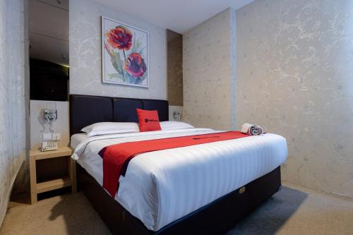 . RedDoorz Premium near Grand Batam Mall