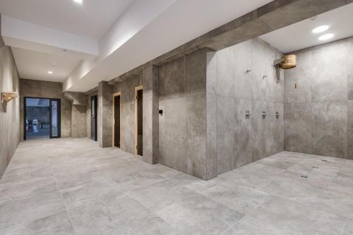 One-Bedroom Apartment image 7