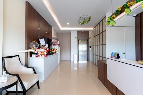 Előcsarnok, RedDoorz Plus @ Komplek ABC Batu Aji Batam in Barelang