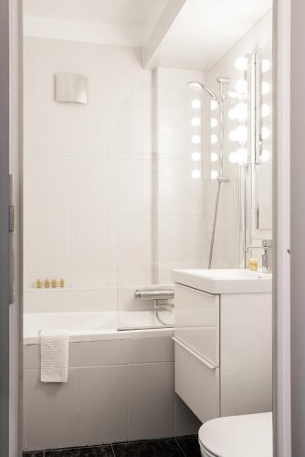 Spacious ultracentral apartment - image 9