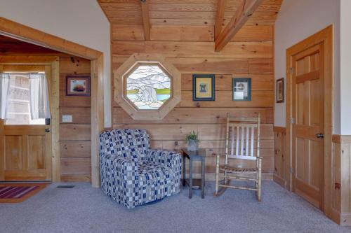 Bearly Heaven, 2 Bedrooms, Fireplace, Hot Tub, WiFi, Pool Table, Sleeps 8 in Gatlinburg, USA