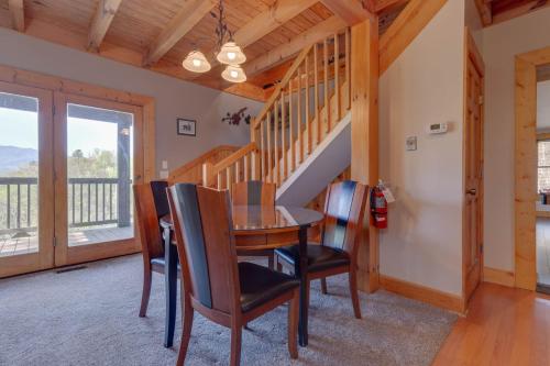 Bearly Heaven, 2 Bedrooms, Fireplace, Hot Tub, WiFi, Pool Table, Sleeps 8 in Gatlinburg, USA