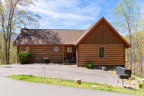 Bearly Heaven 2 Bedrooms Fireplace Hot Tub WiFi Pool Table Sleeps 8 - image 6
