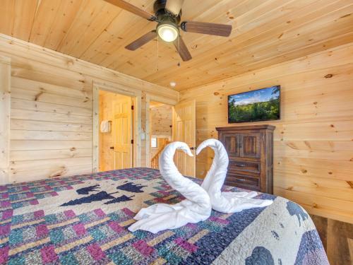 Fire in the Sky 5BRs New Build Hot Tub Pool Access Sleeps 12 - image 12